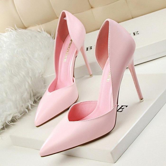WOMEN'S SHOES